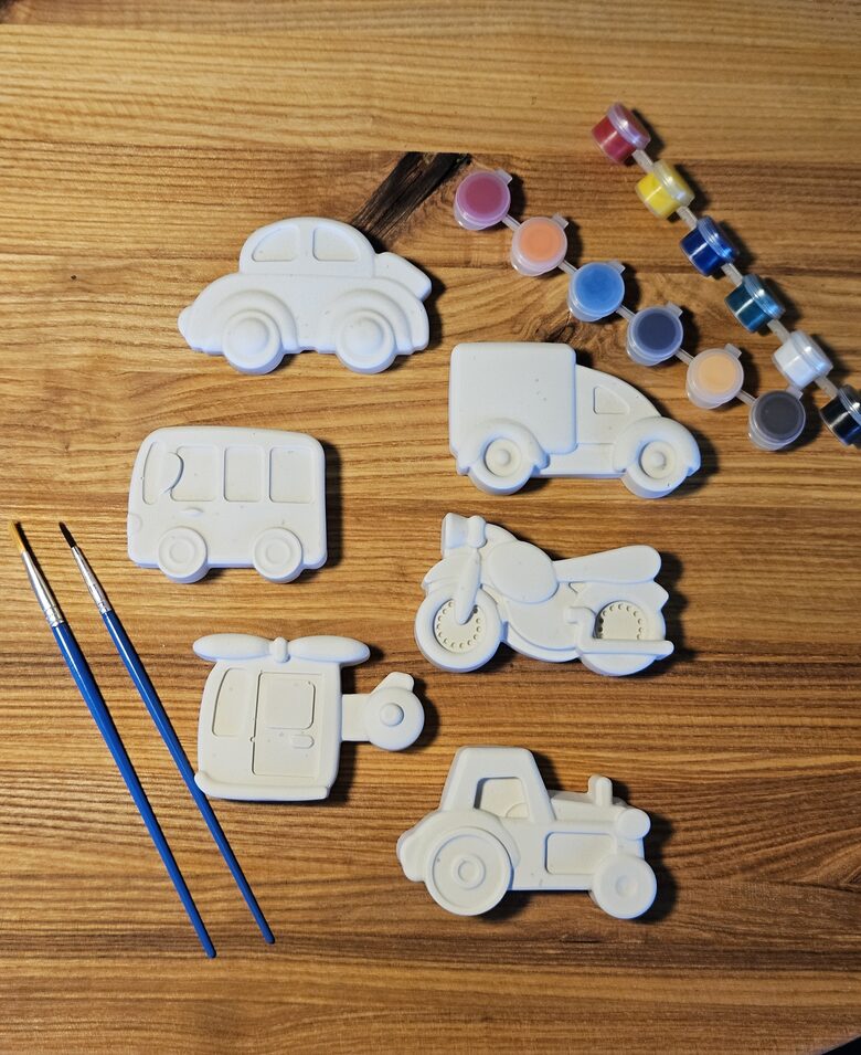 Krāsojamā figūriņa ar krāsu komplektu – Dažādi automobiļi