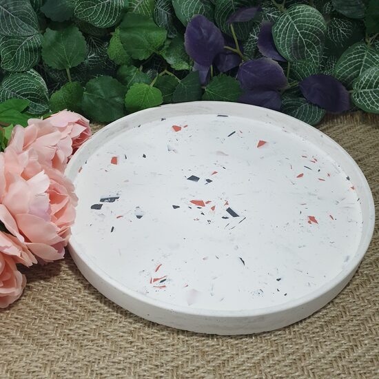 Dekoratīvs šķīvis