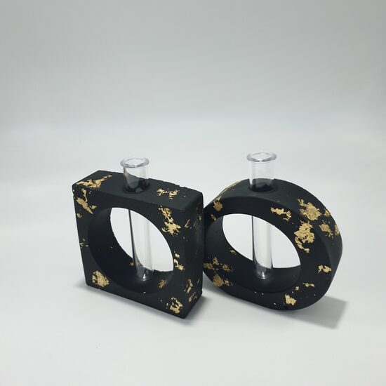 Ziedu vāze ar kolbu