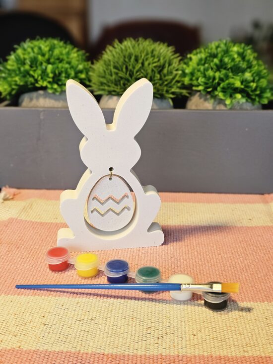 Krāsojamā figūriņa ar krāsu komplektu – Zaķis ar iekarināmiem dekoriem